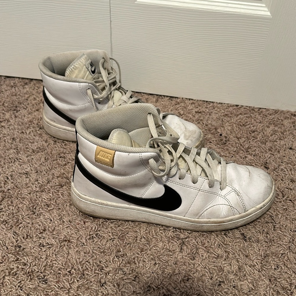 Women’s nike court legacy mids, size 8.5.